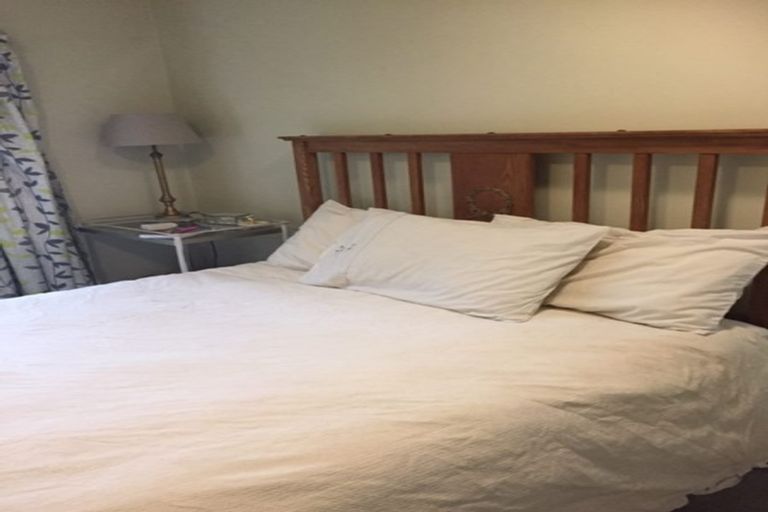 Photo of property in 2i/20 Ian Marwick Place, Birkenhead, Auckland, 0626