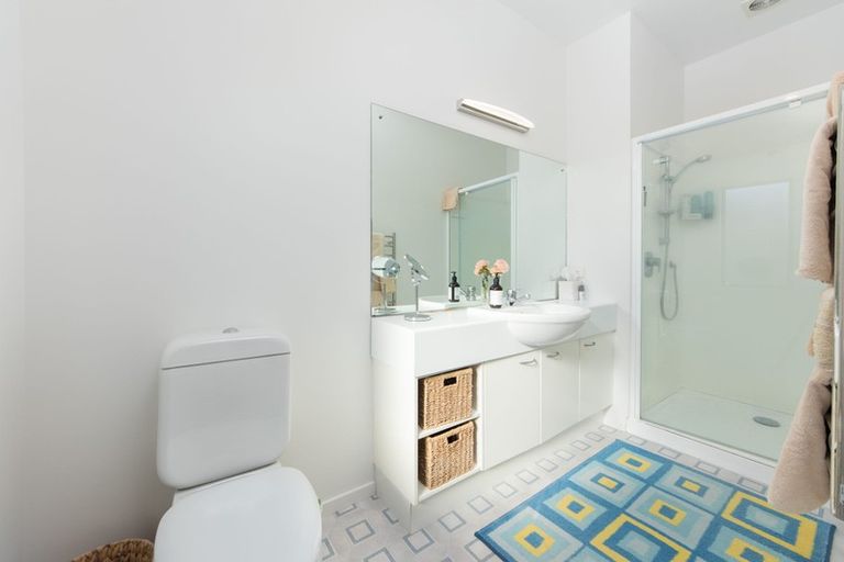 Photo of property in 2/12 Herons Way, Northcote, Auckland, 0627