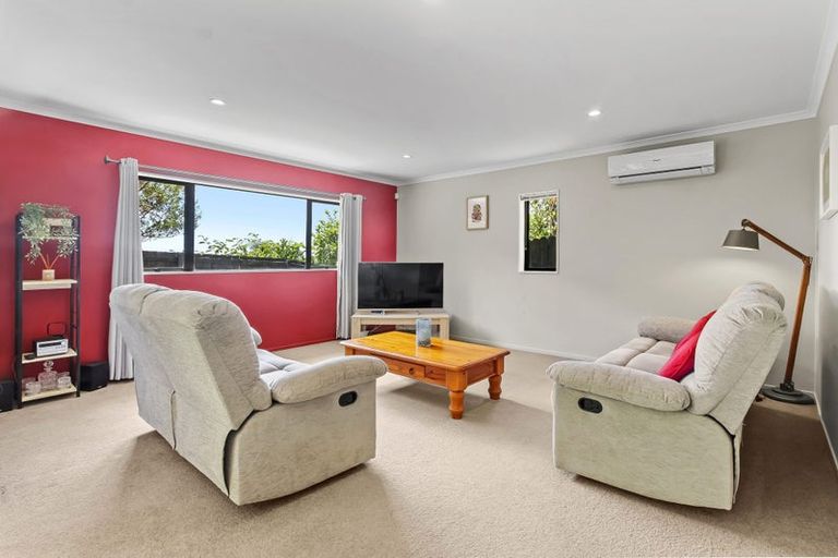 Photo of property in 1/271 Sturges Road, Henderson, Auckland, 0612