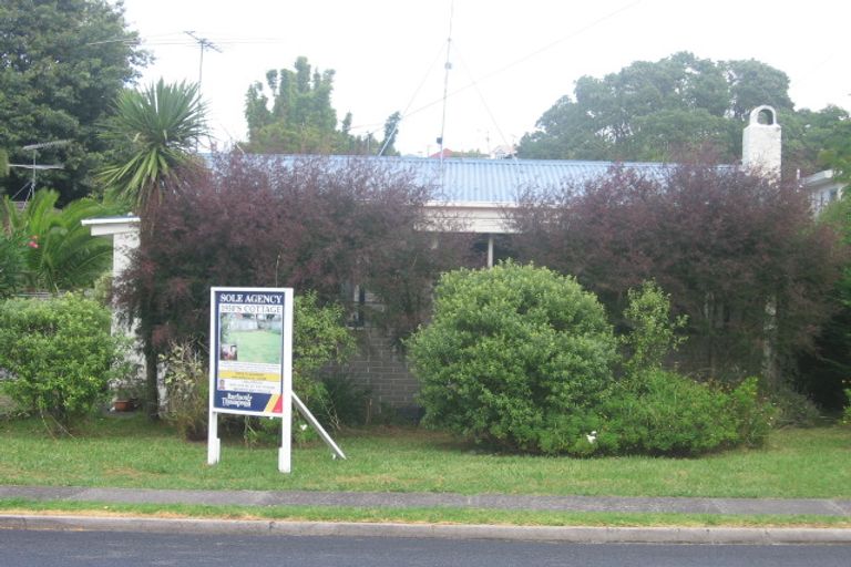 Photo of property in 2/115 Nile Road, Milford, Auckland, 0620