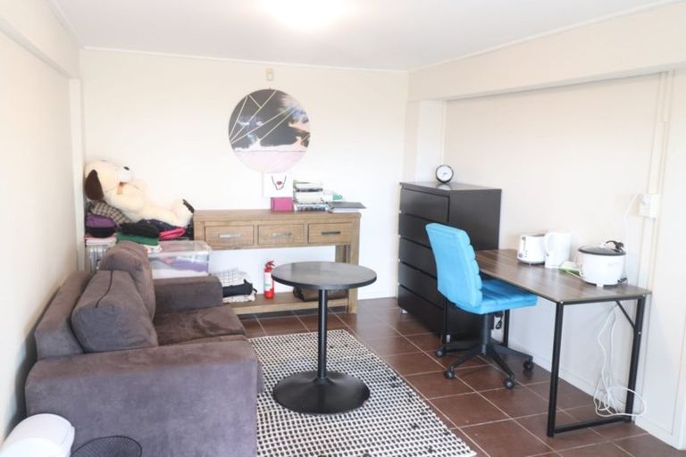 Photo of property in 1/114 Coronation Road, Hillcrest, Auckland, 0627