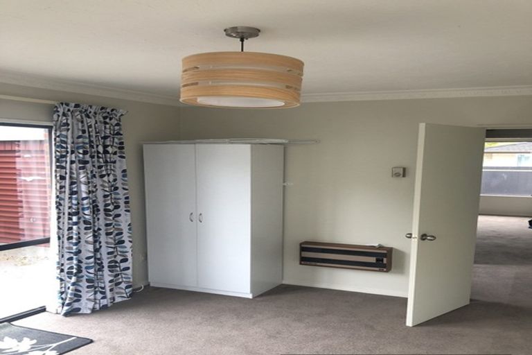 Photo of property in 2/11 Siska Place, Upper Riccarton, Christchurch, 8041