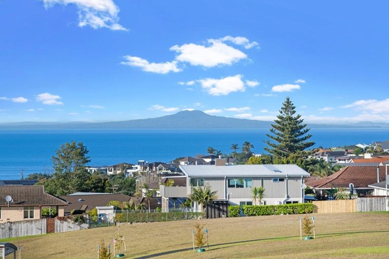 Photo of property in 1415 Whangaparaoa Road, Army Bay, Whangaparaoa, 0930