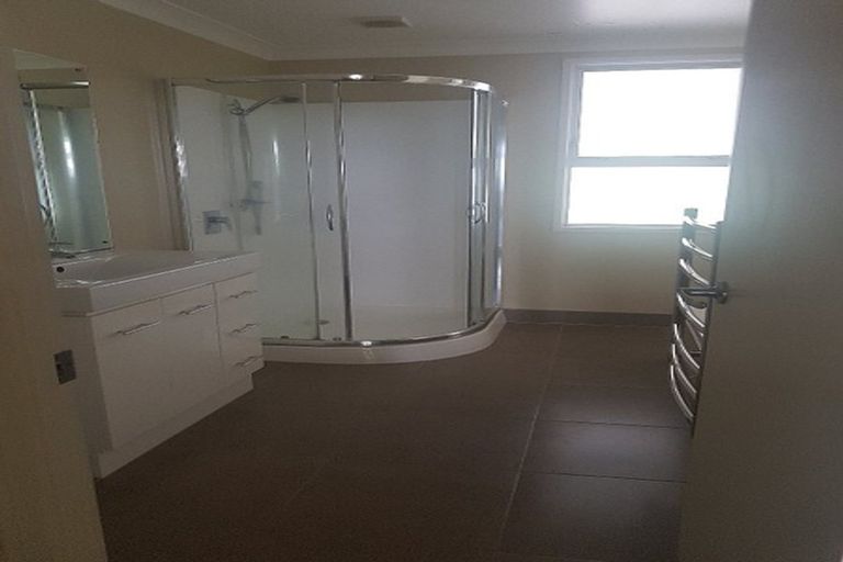 Photo of property in 1/134 Bleakhouse Road, Mellons Bay, Auckland, 2014