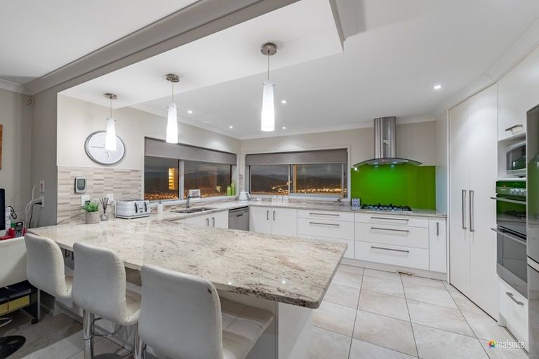 Photo of property in 34 Arahiwi Grove, Tirohanga, Lower Hutt, 5010