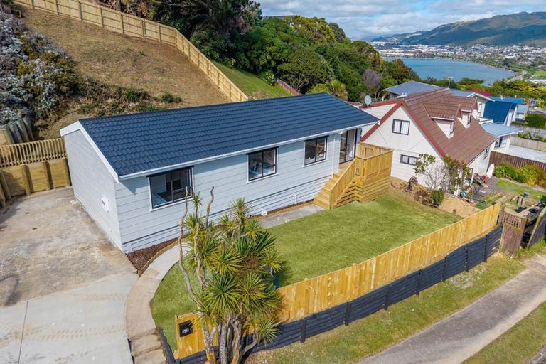 Photo of property in 62 Gloaming Hill, Titahi Bay, Porirua, 5022