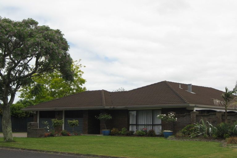 Photo of property in 9 Framalda Place, Conifer Grove, Takanini, 2112