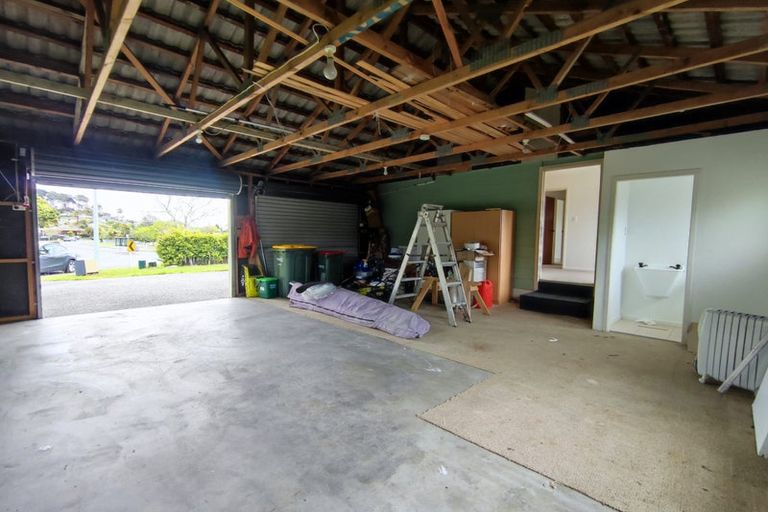 Photo of property in 47 Meadowood Drive, Unsworth Heights, Auckland, 0632