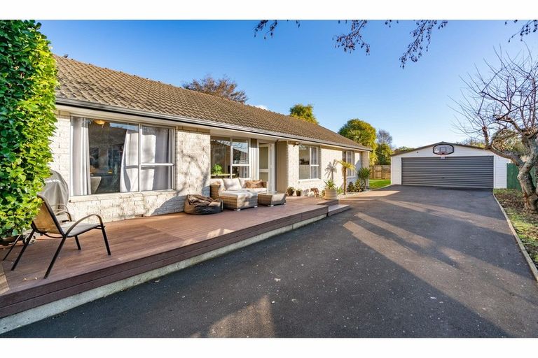 Photo of property in 23 Denniston Crescent, Redwood, Christchurch, 8051