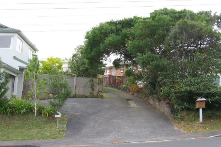 Photo of property in 2/64 Sunnynook Road, Sunnynook, Auckland, 0620