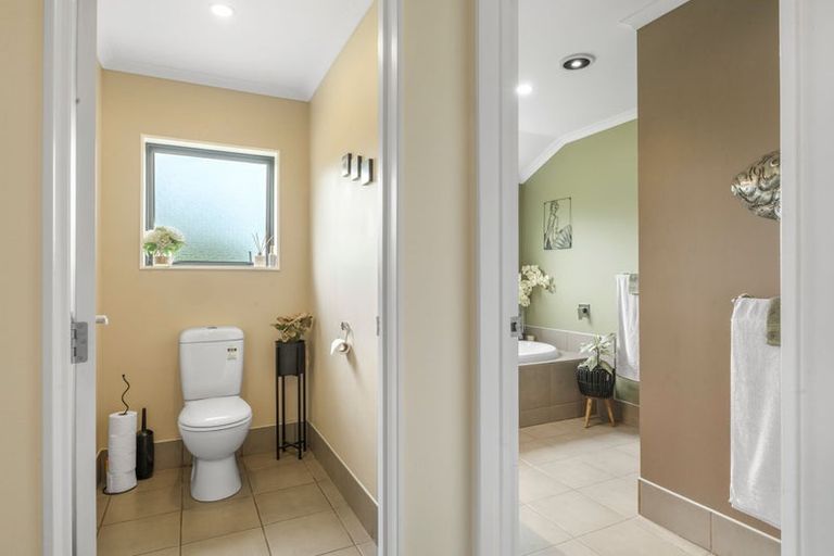 Photo of property in 98 Pitt Road, Hillsborough, New Plymouth, 4372