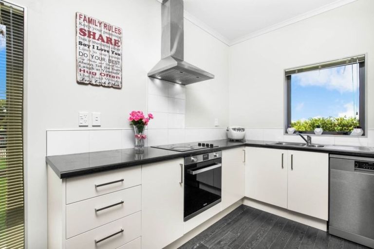Photo of property in 30 Ipukarea Street, Weymouth, Auckland, 2103