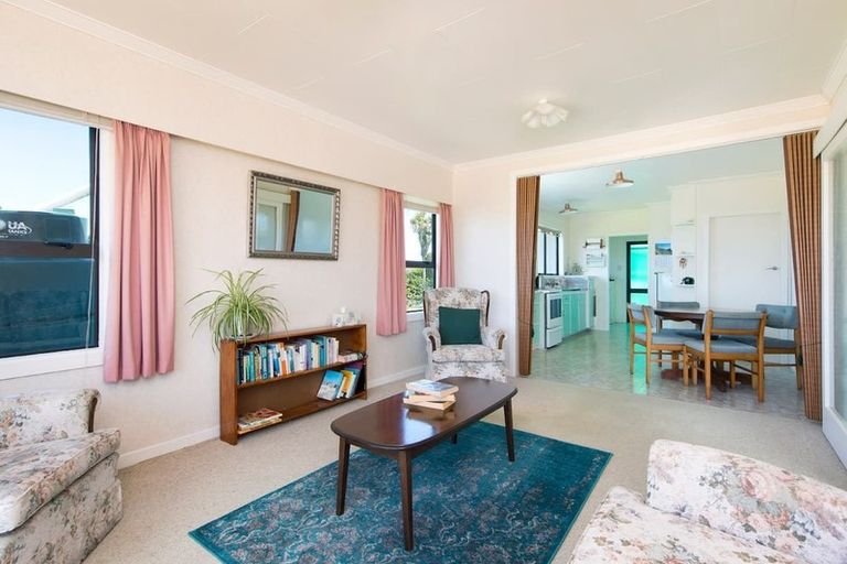 Photo of property in 15 Albert Street, Leigh, 0985