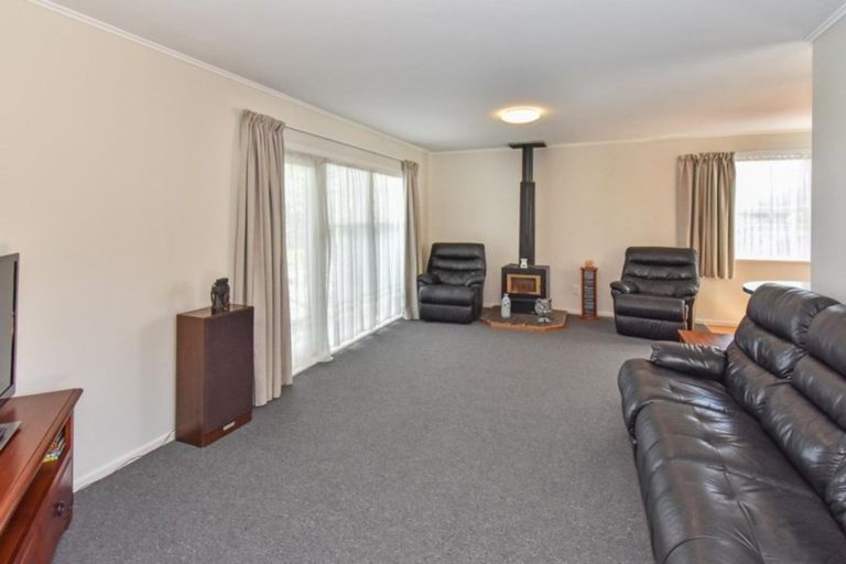 Photo of property in 10 Mcquarrie Avenue, Wattle Downs, Auckland, 2103