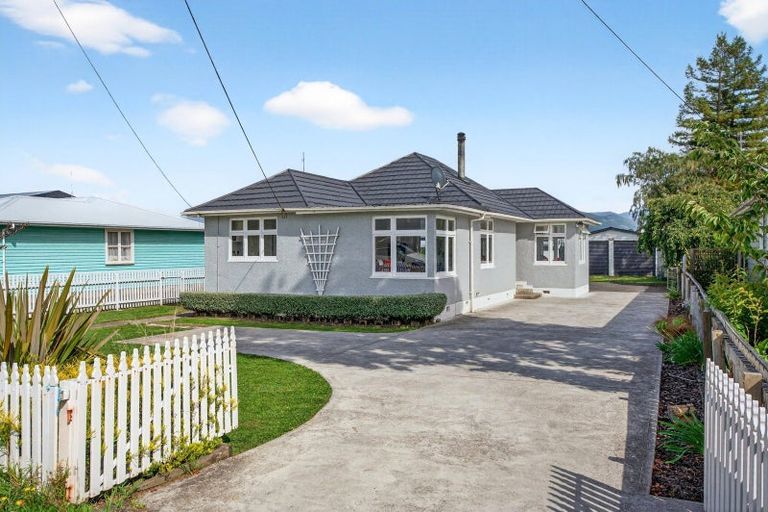 Photo of property in 382 High Street South, Carterton, 5713