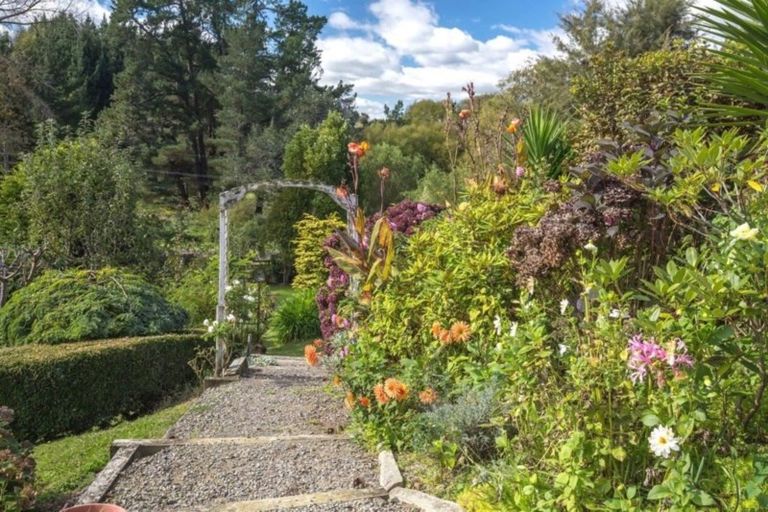 Photo of property in 246 Heatherlea East Road, Levin, 5571