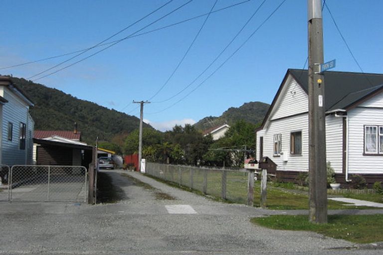 Photo of property in 66 Hall Street, Cobden, Greymouth, 7802