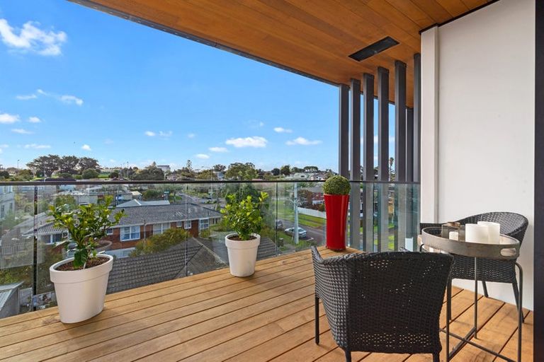 Photo of property in 308/8a Lake Pupuke Drive, Takapuna, Auckland, 0622