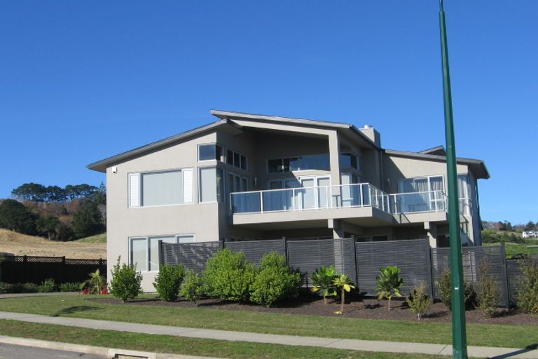 Photo of property in 9 Armstrong Farm Drive, East Tamaki Heights, Auckland, 2016