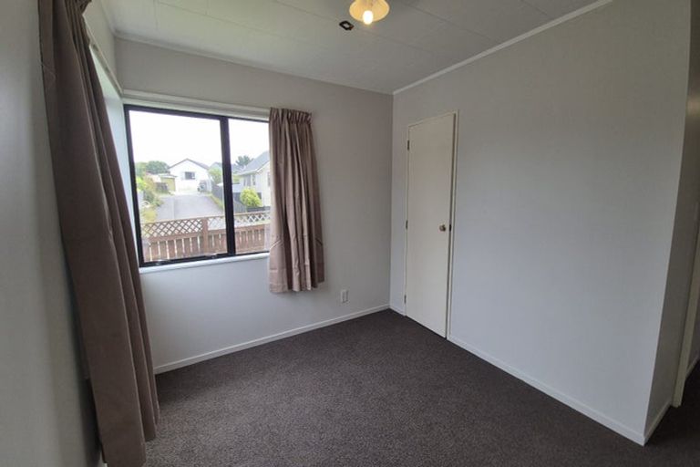 Photo of property in 60 Guadeloupe Crescent, Grenada Village, Wellington, 6037