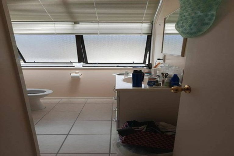 Photo of property in 1/1 Takutai Avenue, Bucklands Beach, Auckland, 2012