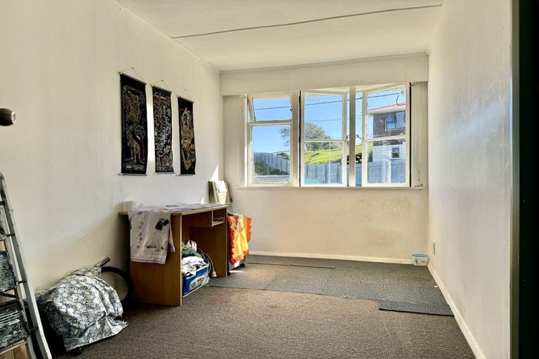 Photo of property in 102 Champion Street, Cannons Creek, Porirua, 5024