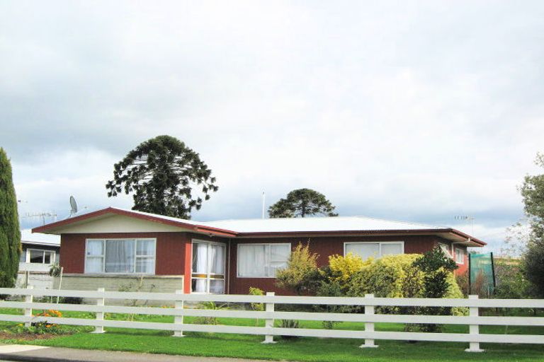 Photo of property in 6 Sutton Avenue, Clive, 4102