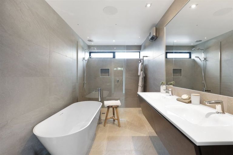 Photo of property in 18 Roa Road, Fendalton, Christchurch, 8041