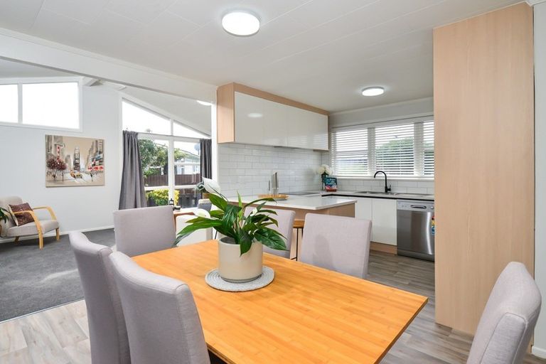 Photo of property in 10 Bremridge Place, Melville, Hamilton, 3206