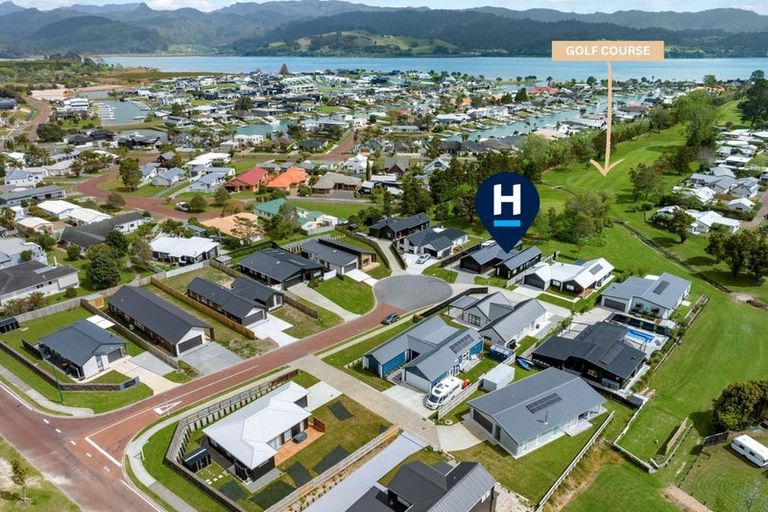 Photo of property in 15 Lynette Place, Pauanui, 3579