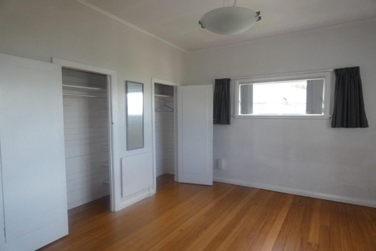 Photo of property in 92 Sutherland Road, Melrose, Wellington, 6023
