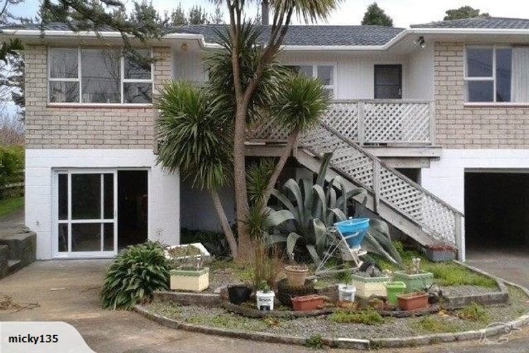 Photo of property in 24 Carthew Street, Okato, 4335