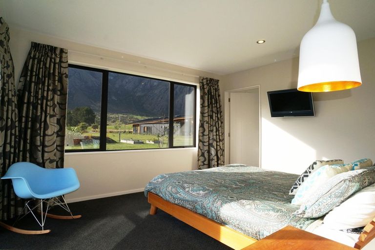 Photo of property in 6 Hovingham Court, Jacks Point, Queenstown, 9371