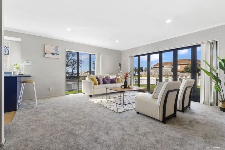 Photo of property in 1 Northridge Terrace, Massey, Auckland, 0614
