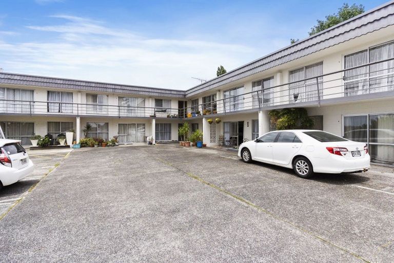 Photo of property in 1/19a Verbena Road, Birkdale, Auckland, 0626