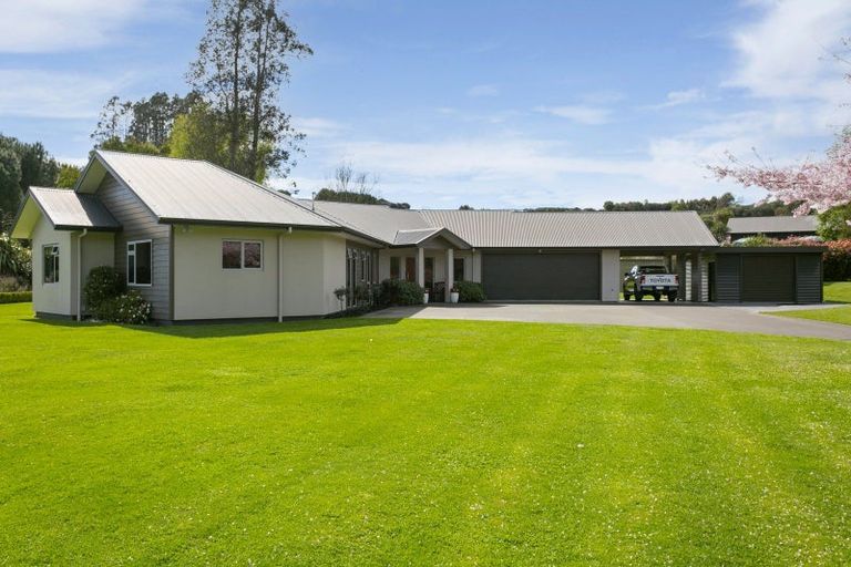 Photo of property in 72 Dalmore Way, Acacia Bay, Taupo, 3385