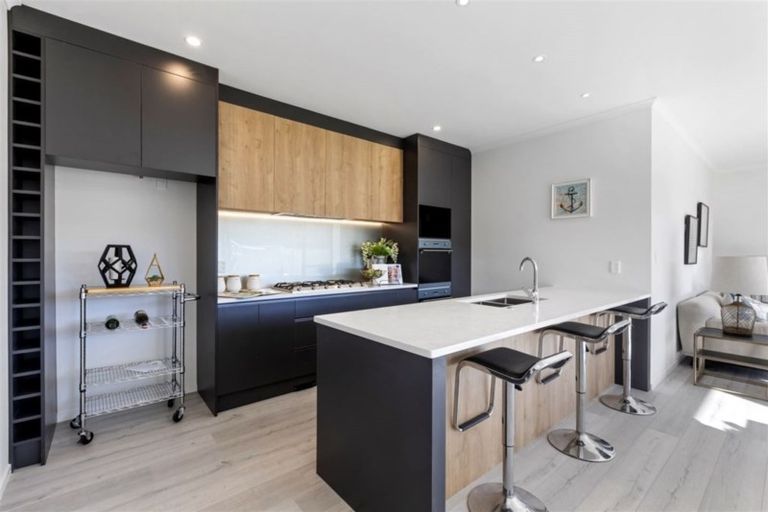 Photo of property in 11 Len Ireland Drive, Kumeu, 0810