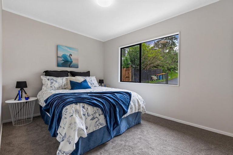 Photo of property in 3 Fernhaven Place, Massey, Auckland, 0614