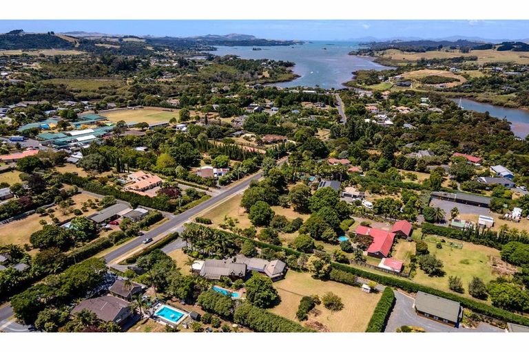Photo of property in 17 Kendall Road, Kerikeri, 0230