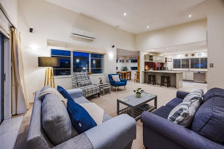 Photo of property in 3 Willowgrange Place, Pukekohe, 2120