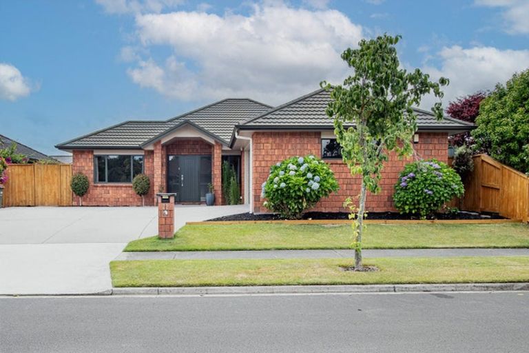 Photo of property in 22 Whitney Place, Rototuna North, Hamilton, 3210