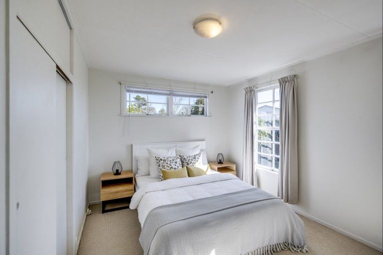 Photo of property in 1 James Cook Street, Havelock North, 4130