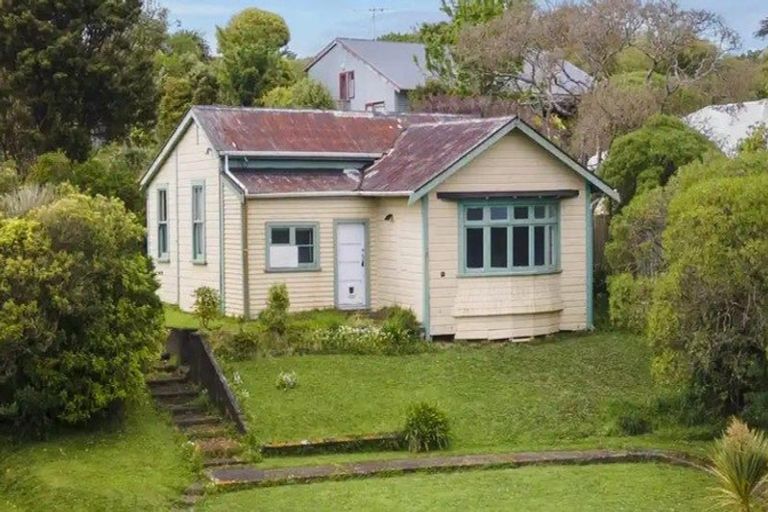 Photo of property in 190 Newlands Road, Newlands, Wellington, 6037