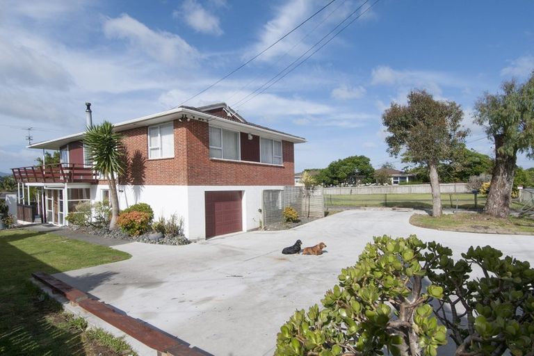 Photo of property in 107 Royal Road, Massey, Auckland, 0614