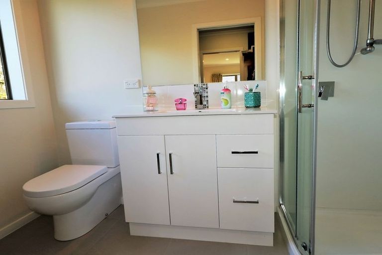 Photo of property in 2 Madison Street, Carterton, 5713