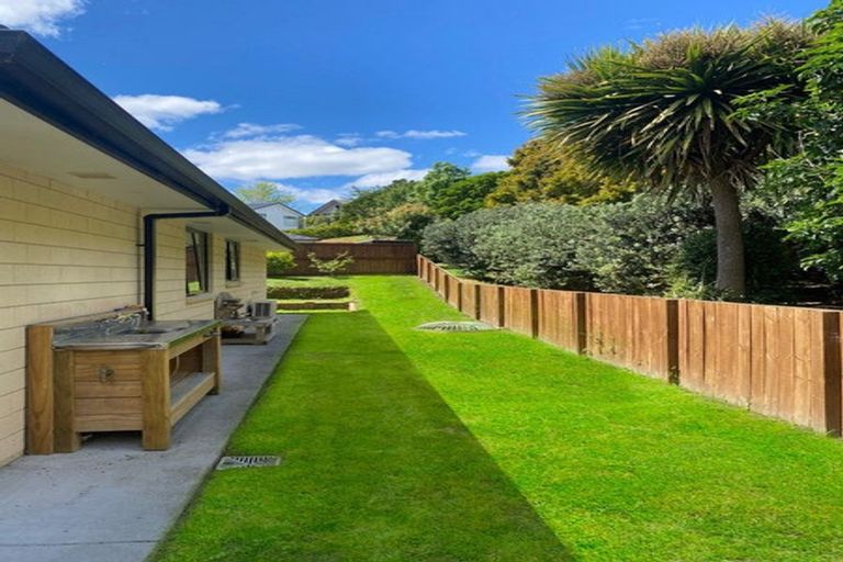 Photo of property in 14 Winspear Place, Omokoroa, 3114