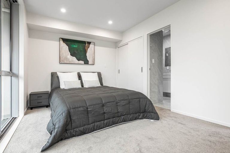 Photo of property in 7/10 Vinifera Place, Fairview Heights, Auckland, 0632