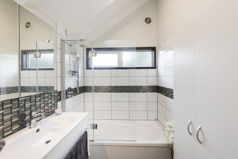 Photo of property in 38 Napier Road, Terrace End, Palmerston North, 4410