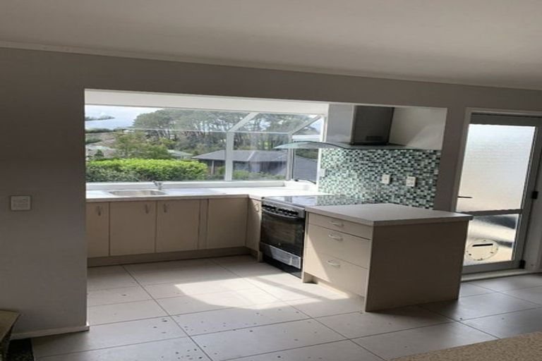 Photo of property in 1/33 Woodstock Road, Forrest Hill, Auckland, 0620