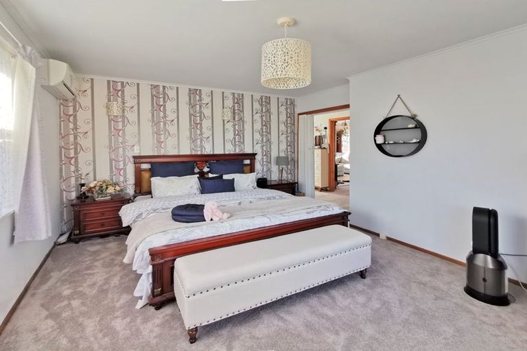 Photo of property in 123 Edgewater Drive, Pakuranga, Auckland, 2010